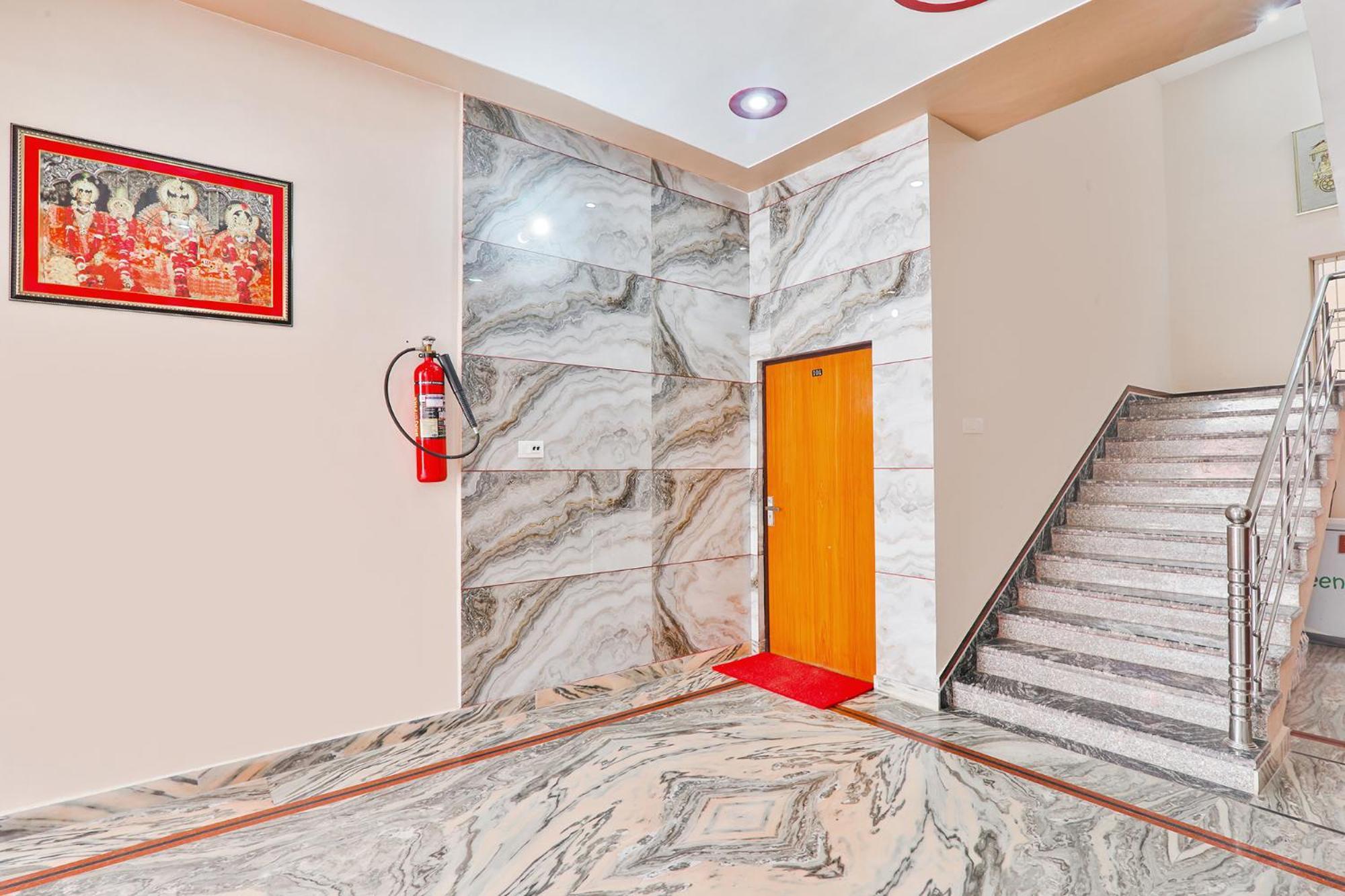 Fabhotel Shree Venkatesh Nileyam Ayodhya Exterior photo