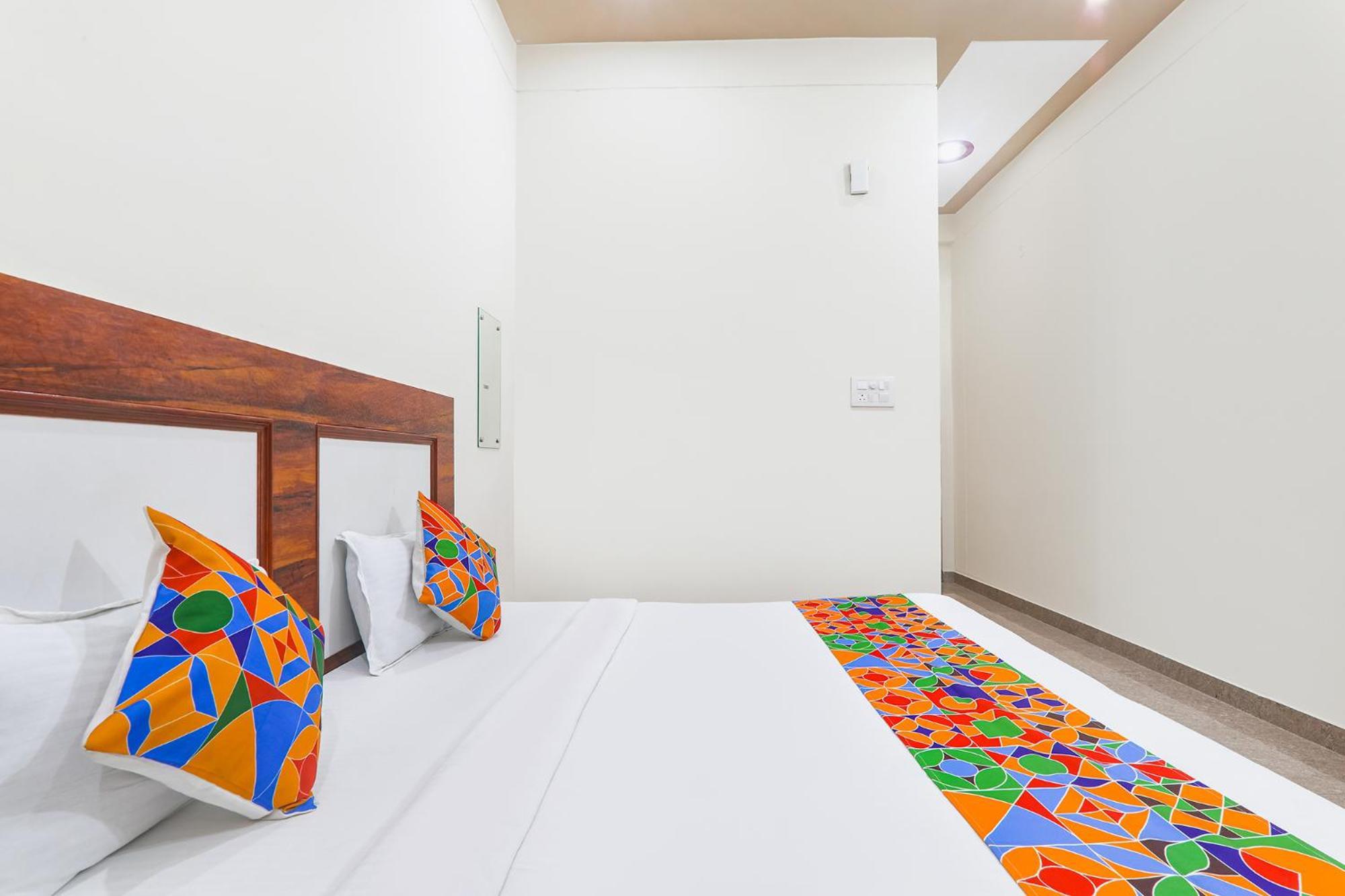 Fabhotel Shree Venkatesh Nileyam Ayodhya Exterior photo